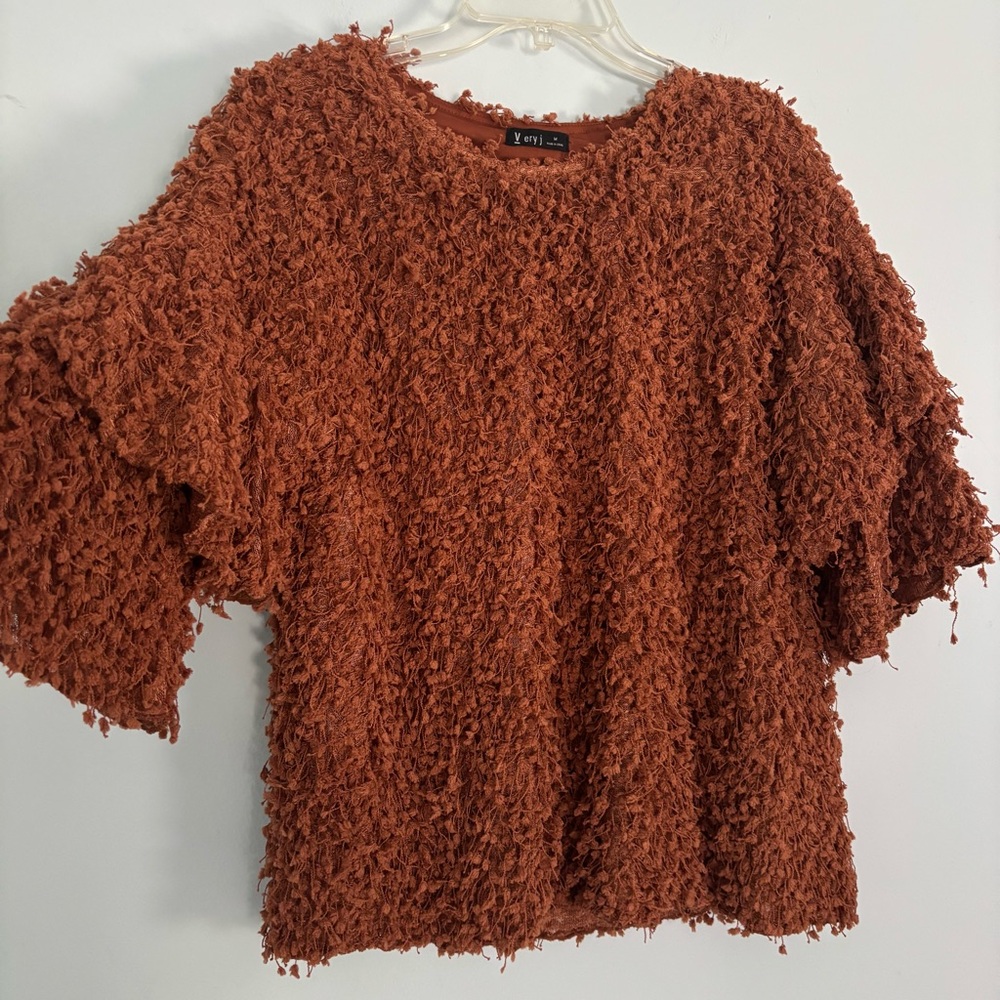 NWOT Very J textured women’s top, size medium
